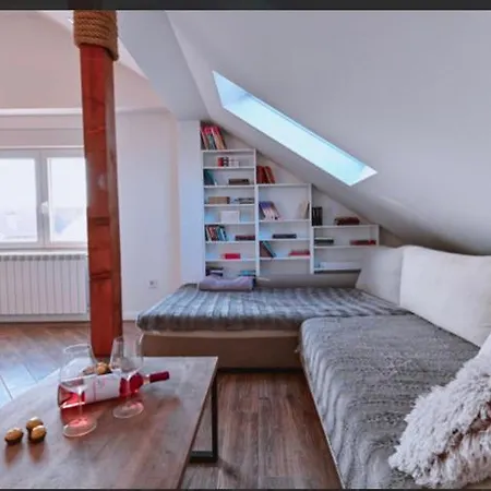 Milos Apartman