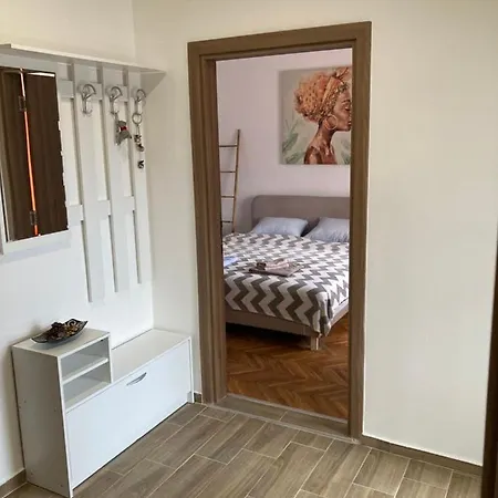Milos Apartman